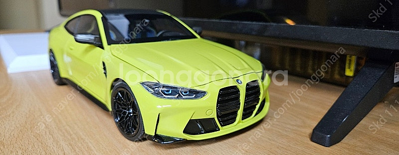 1:18 BMW M4 COMPETITION 미니챔프--0