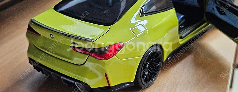 1:18 BMW M4 COMPETITION 미니챔프--2