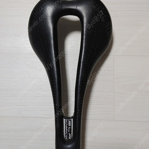 초경량 명품 안장 셀레(selle) 슈퍼플로우 slr 안장 팝니다 183g (택포 6만)