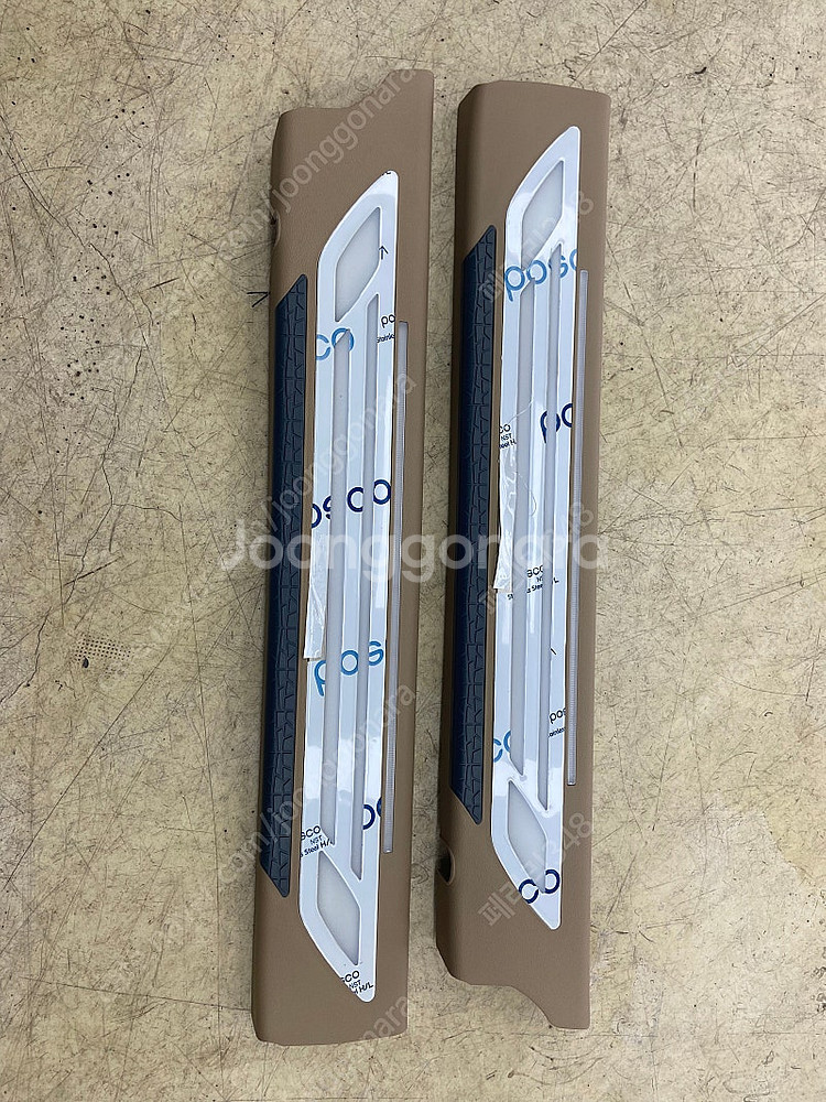 3세대 올뉴카니발 2열led도어스커프 팝니다--2