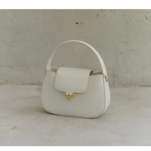 드메리엘 Tilda Flap Bag Mini 크림 색상