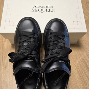 Alexander McQueen Oversized 알렉산더맥퀸 오버사이즈 스니커즈 인 블랙