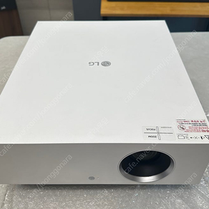 LG hu810pw 4K 빔프로젝터 팝니다.