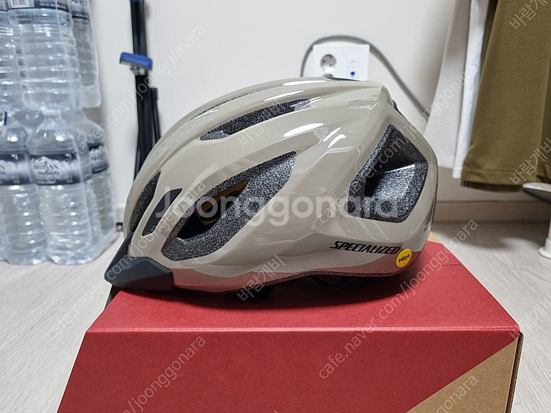 스페셜라이즈드 샤모니(Chamonix) 3 헬멧--1