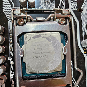 i5 7500+램8기가+ssd120+gt210