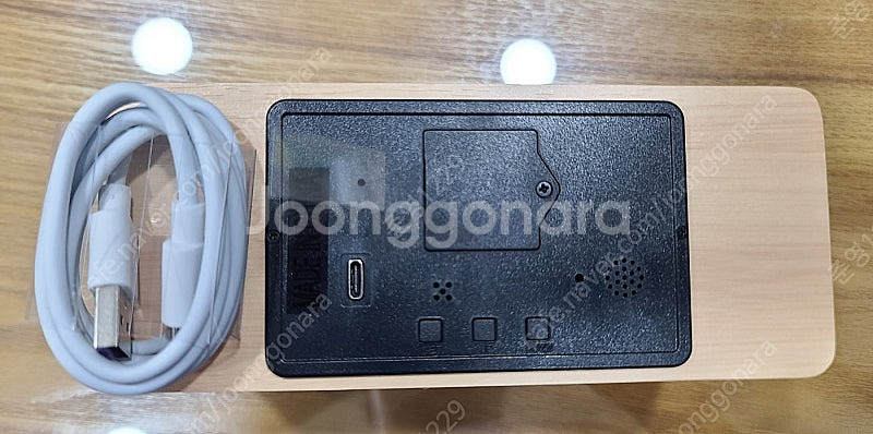 플라이토 우드 무선충전 데이트 LED 탁상시계--2