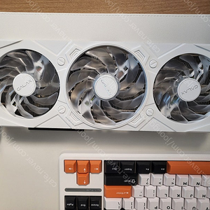 갤럭시 RTX4070 EX GAMER WHITE