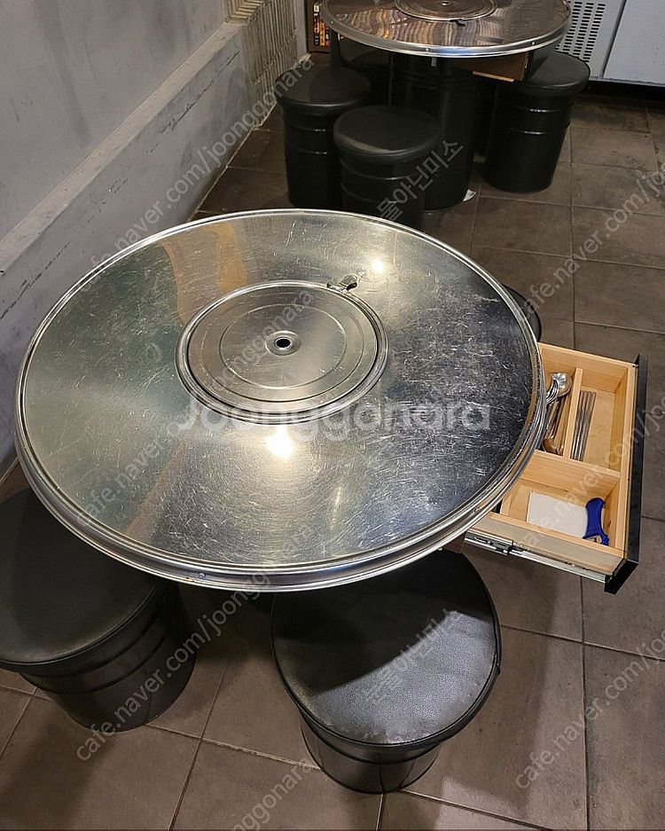 숯전용 원형 깡통테이블 팝니다:)--3