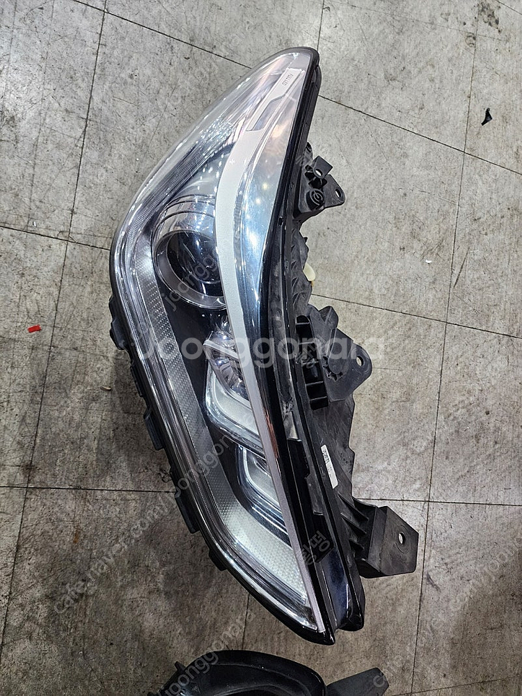 고장난 eq900 라이트 풀led 1쌍팝니다--0