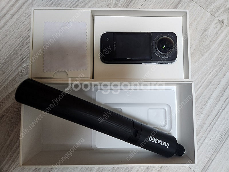 인스타 360 x3 + 스틱 + 메모리카드 팝니다--0