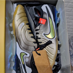 Nike tempo legend 10 elite fog golden touch 판매합니다