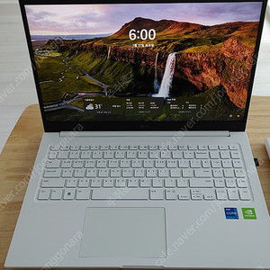 3일사용 신품급 13세대 고사양 LG울트라북 i7+MX550, 32G램+2TB,풀업(정품 윈11)초급매