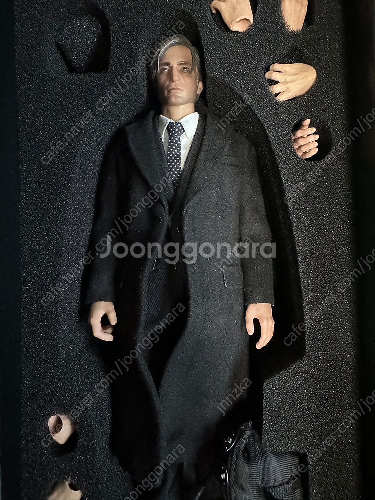 Mezco 메즈코 더배트맨 aton 브루스 웨인--0