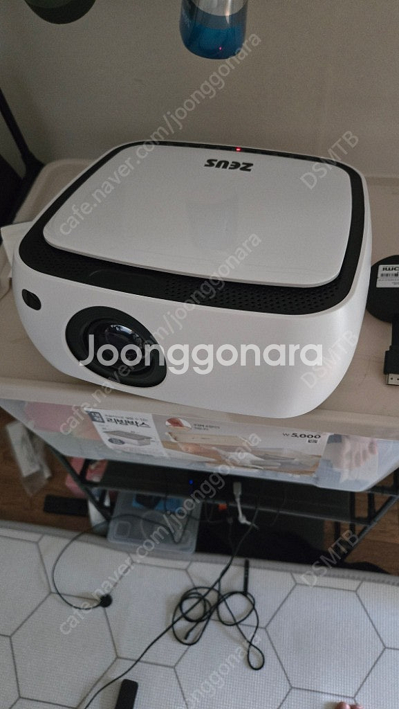 빔프로젝터 제우스 L1200 팝니다--0