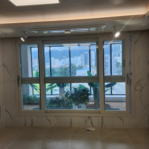 양산시모델하우스해체하는 창호(️KCC) 최고급이탈리아세라믹싱크대, 에어청소기신발장,슬라이딩붙박이장, 시스템드레스룸,팬트리 화장실용품(양변기,세면대,욕실장) 판매합니다