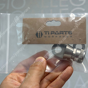 TI Parts 페달 홀더 티탄 컬러 판매합니다.
