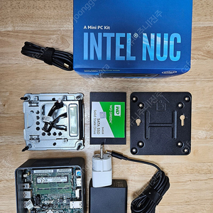 인텔 nuc NUC8i3BEH 팝니다.