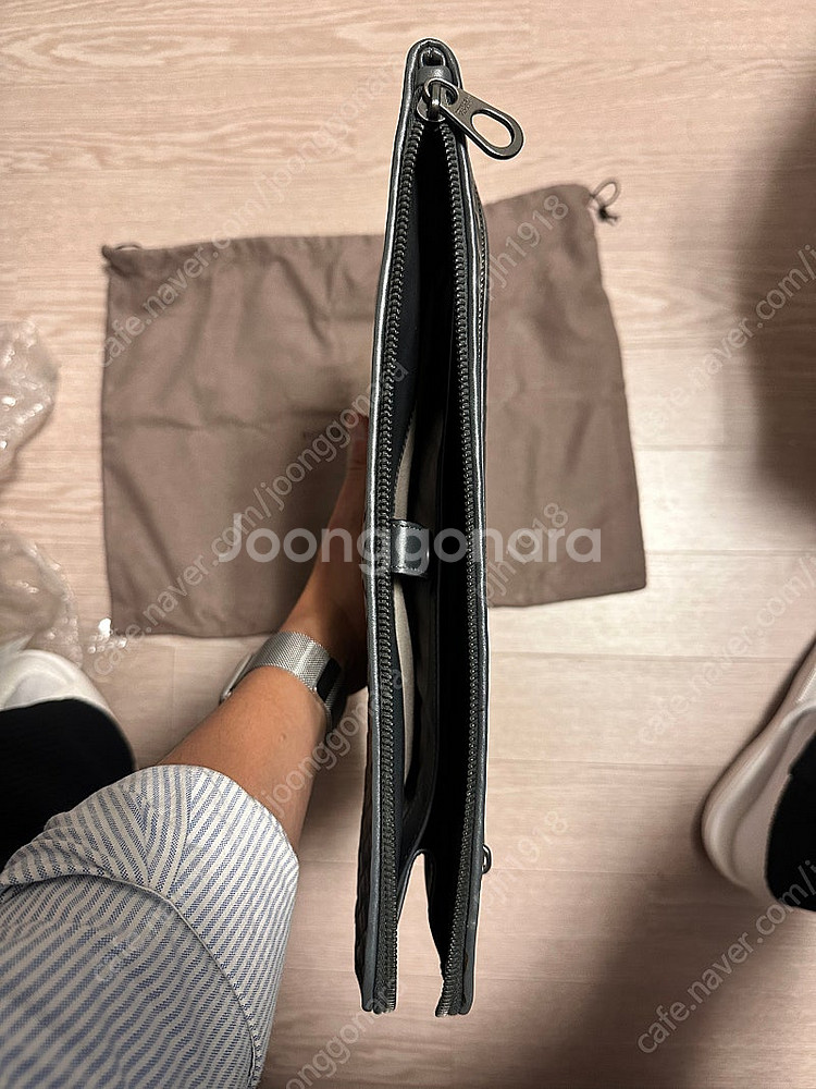 가격인하 정품 보테가베네타 클러치 라지사이즈판매--4