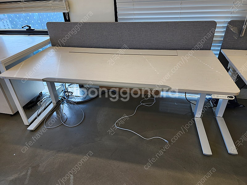 퍼시스 모션데스크 L1800 판매합니다--0
