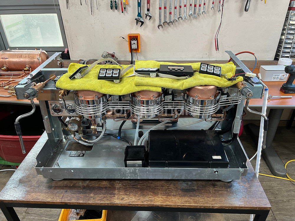 ■오버홀완료 커피머신■ 달라코르테 EVO2 3그룹 화이...--4
