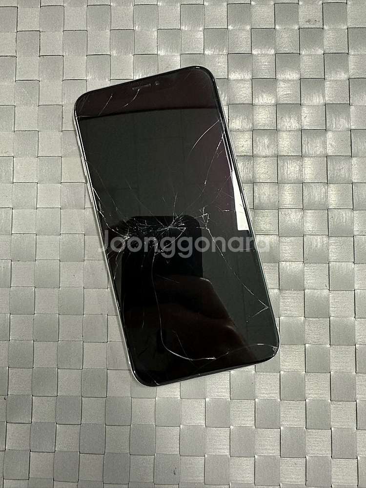 아이폰X 64기가 실버색상 액정파손 게임용 부품용 단말...--5