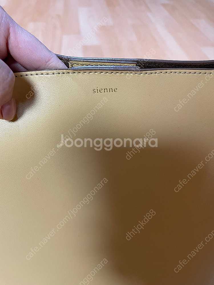 급가격내림)시엔느 22ss 버터 몬드 쇼퍼백 상태 새거급--3