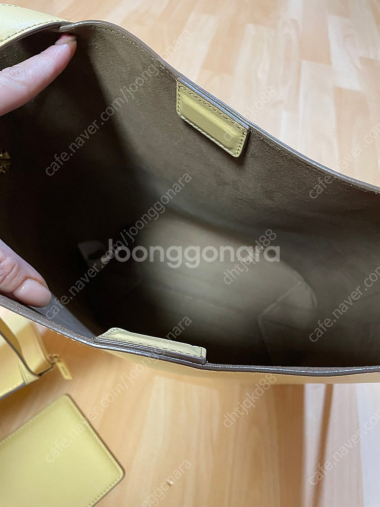 급가격내림)시엔느 22ss 버터 몬드 쇼퍼백 상태 새거급--8