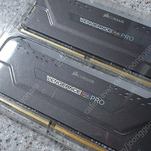 커세어 벤젠스 DDR4 RGB PRO 3600mhz CL18 16gx2 (32GB)램 xmp가능 11만(택포) 판매합니다