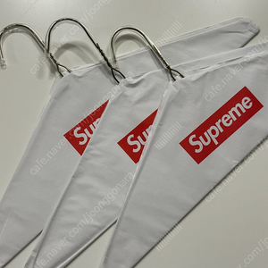 슈프림 supreme 옷걸이