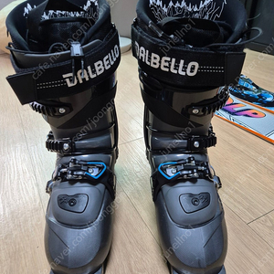 Dalbello Chakra AX T.I. Alpine Touring Ski Boots 2324 255사이즈 팝니다