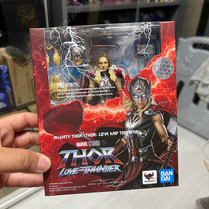 shf 반다이 마블 마이티토르 (Thor: Love and Thunder) 개봉전시품 팝니다.