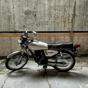 혼다 HONDA CG125 21년식 화이트 판매합니다.