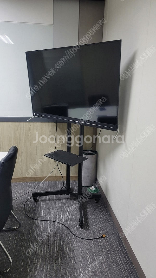 회의용, 광고용 모니터(스텐드포함) 판매합니다.--0