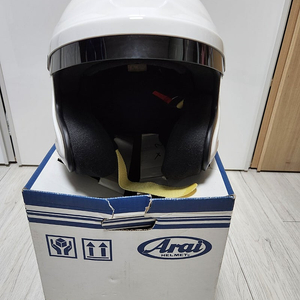 아라이(Arai) 헬멧 GP-J3-8859 화이트 판매합니다.