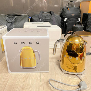 SMEG 스메그 토스트기 골드에디션