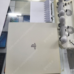 PS4PRO 플스4프로 화이트 패드2개 + 쿨러 풀박스 CD게임13장