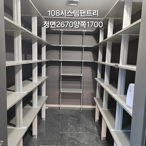 양산시모델하우스해체하는 창호(️KCC) 최고급이탈리아세라믹싱크대, 에어청소기신발장,슬라이딩붙박이장, 시스템드레스룸,팬트리 화장실용품(양변기,세면대,욕실장) 판매합니다