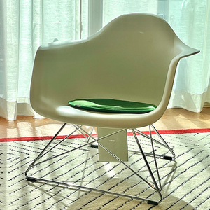 Vitra Eames Plastic Chair LAR + Seat Dots / 비트라 임스 체어 라운지 이지 시트 도츠 방석