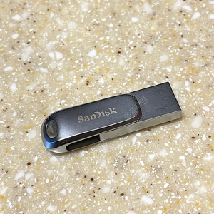 샌디스크 USB 울트라 듀얼 C타입 1TB 팝니다