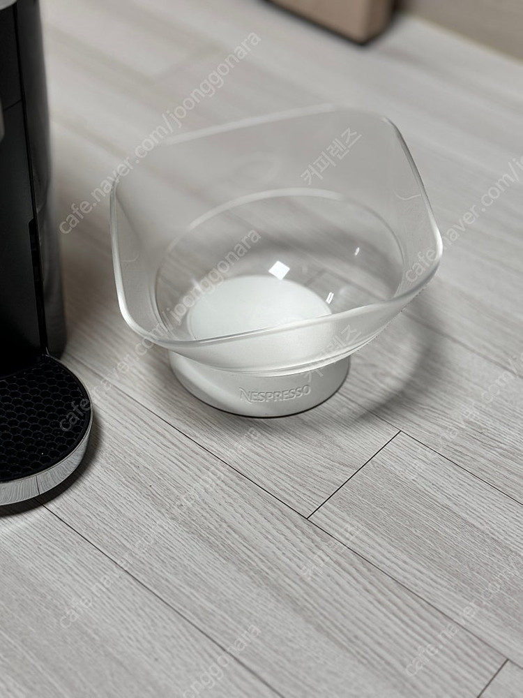 네스프레소 버츄오 플러스 블랙 / 정품 디스펜서 팝니다 이미지