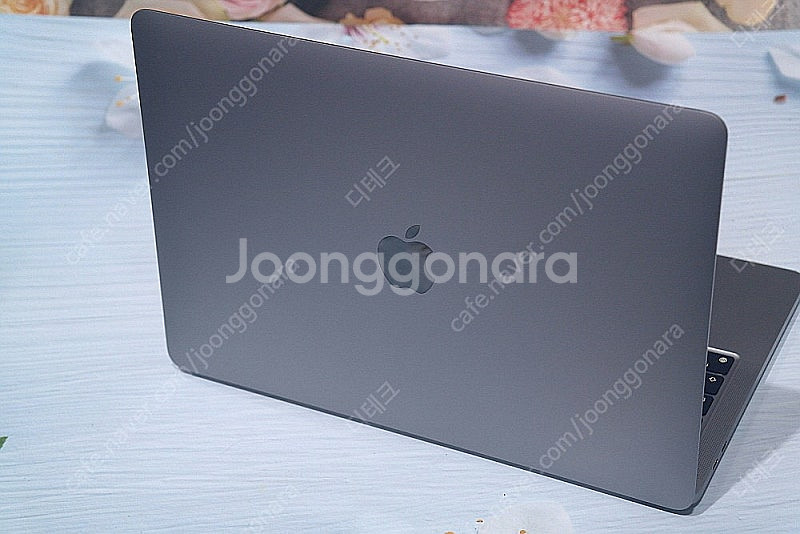 애플 맥북프로터치바 A2338/Apple M1칩 팝니다...--9