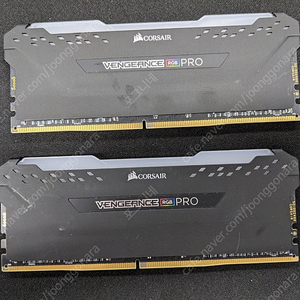 CORSAIR Vengeance RGB PRO 32GB(2x16GB) DDR4 메모리 판매합니다.