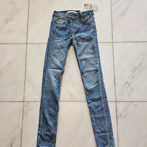 (새상품) 자라 zara 데님 팬츠 EU32사이즈(33-44사이즈) MID WAIST SKINNY