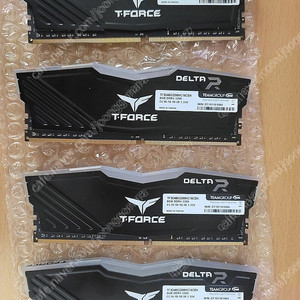 TeamGroup DDR4 32GB (8*4) 3200Mhz (X.M.P.) 팝니다.