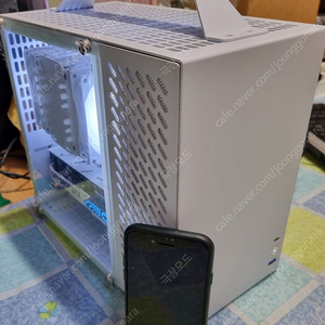 화이트 ITX 게임용 컴퓨터 본체 5700X3D ~~~~~~~우체국택배포함