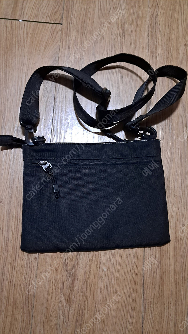 뉴발란스 힙색 크로스백 1만원--1