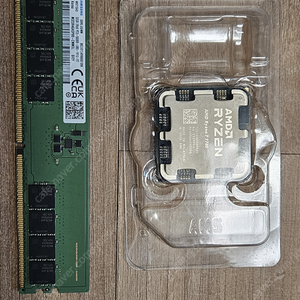 삼성 DDR5 32GB 5600 메모리 팝니다.