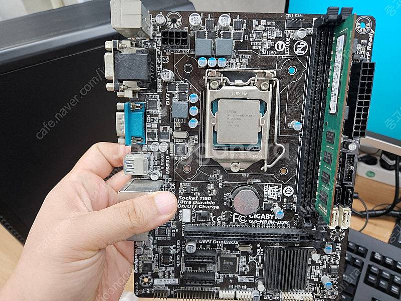 인텔 제온 E3-1230V3 CPU와 메인보드 팝니다.--0