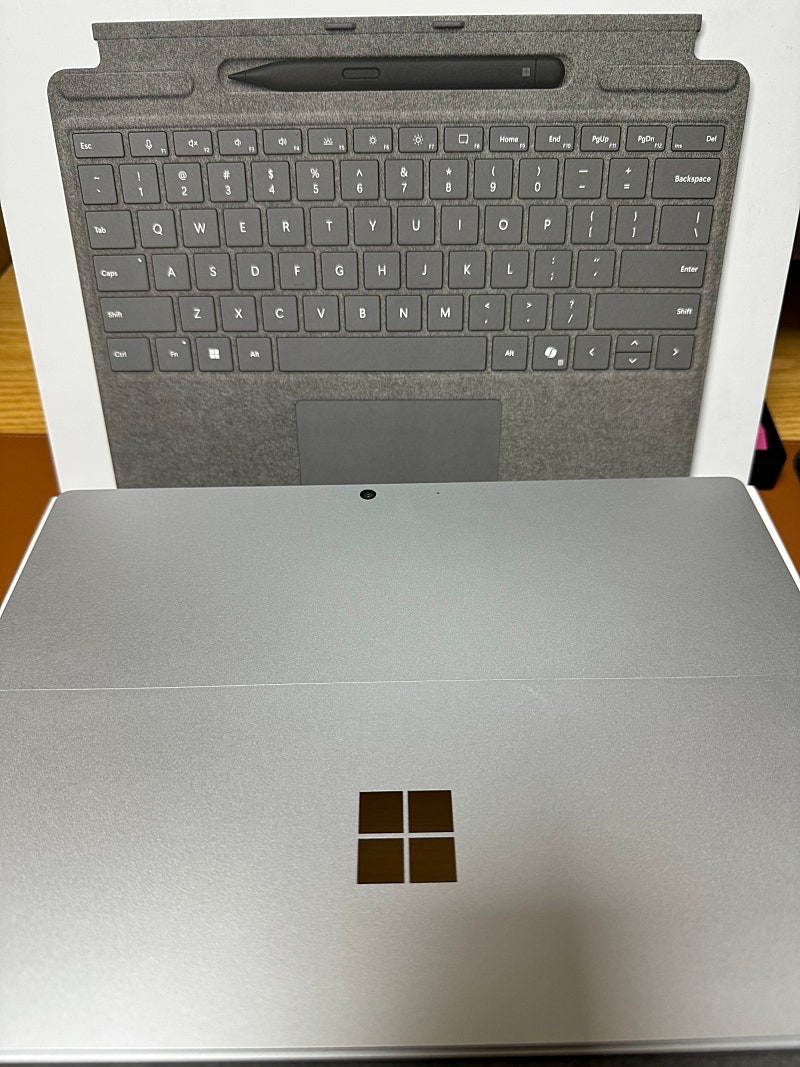 모든 경계를 허문다. 노트북과 태블릿의 완벽한 조화! 한국마이크로소프트, '서피스 프로 X' 사전 예약 실시 - Source Asia, image size:800x1067