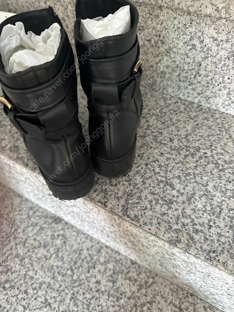 슈콤마보니 (새상품아님)230사이즈 판매--1